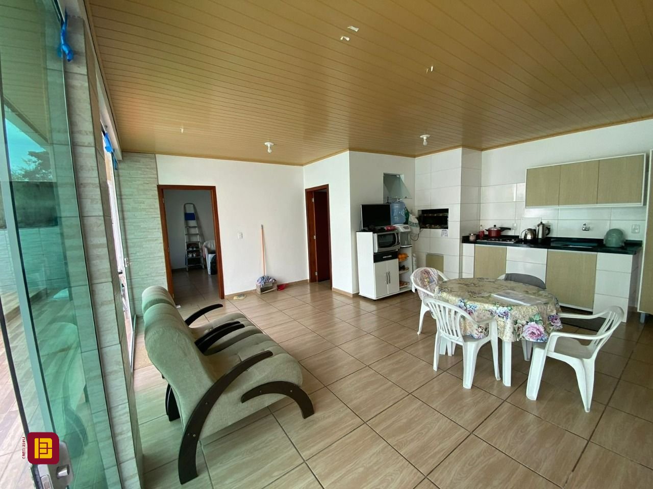 Casa com 162m², 4 quartos (sendo 2 suítes), 6 garagens, no bairro Cachoeira do Bom Jesus em Florianópolis