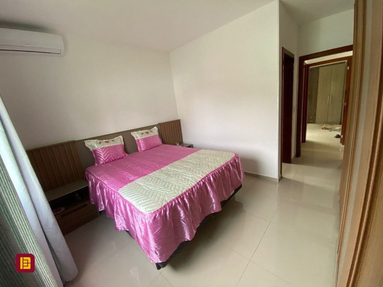 Casa com 162m², 4 quartos (sendo 2 suítes), 6 garagens, no bairro Cachoeira do Bom Jesus em Florianópolis