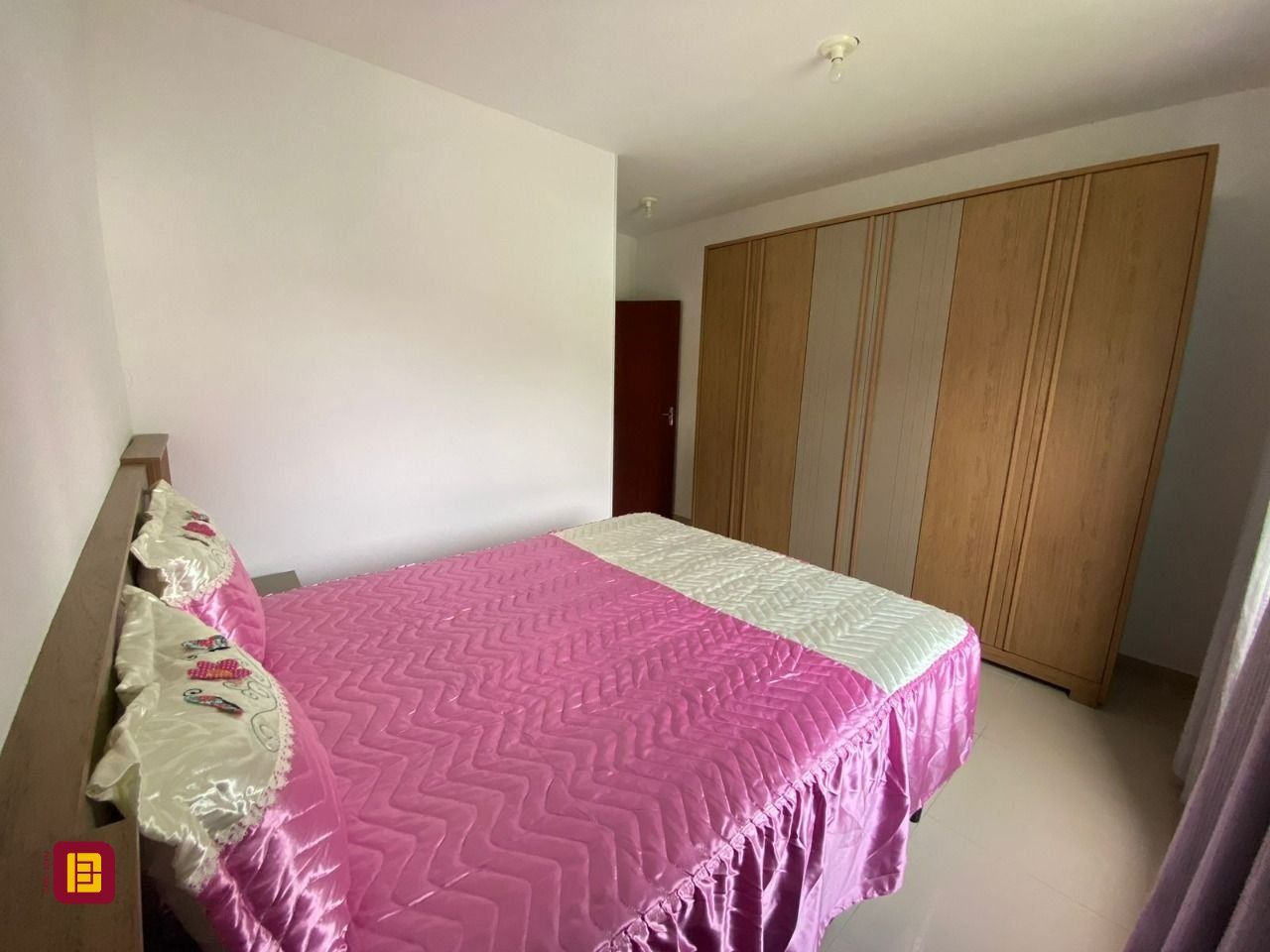 Casa com 162m², 4 quartos (sendo 2 suítes), 6 garagens, no bairro Cachoeira do Bom Jesus em Florianópolis