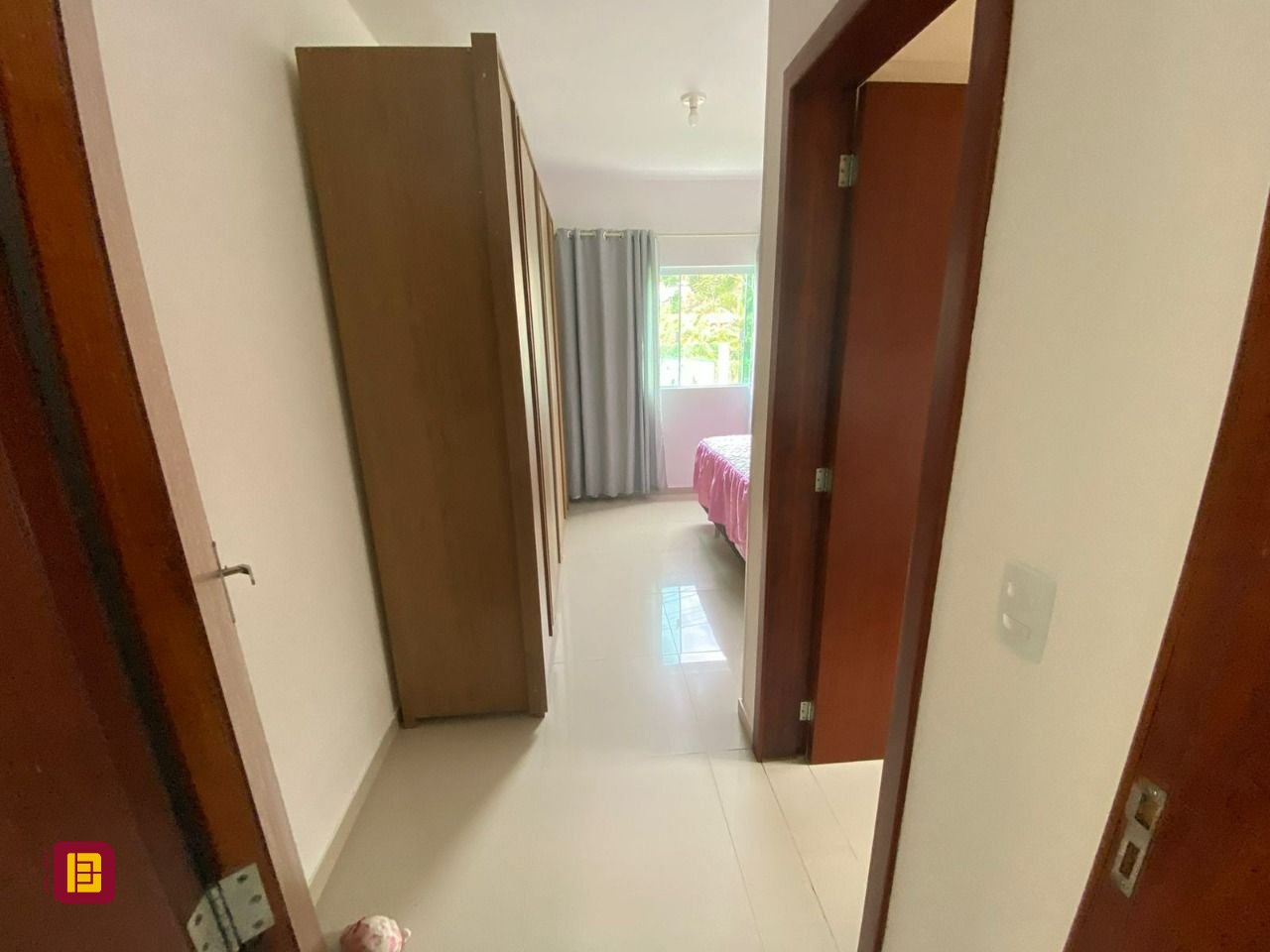 Casa com 162m², 4 quartos (sendo 2 suítes), 6 garagens, no bairro Cachoeira do Bom Jesus em Florianópolis