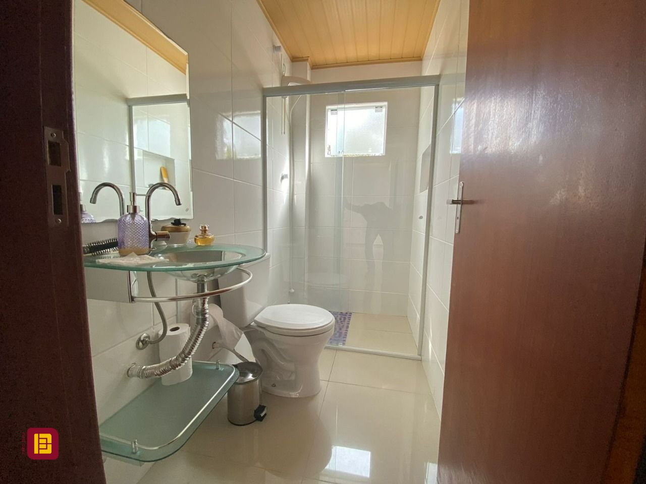 Casa com 162m², 4 quartos (sendo 2 suítes), 6 garagens, no bairro Cachoeira do Bom Jesus em Florianópolis