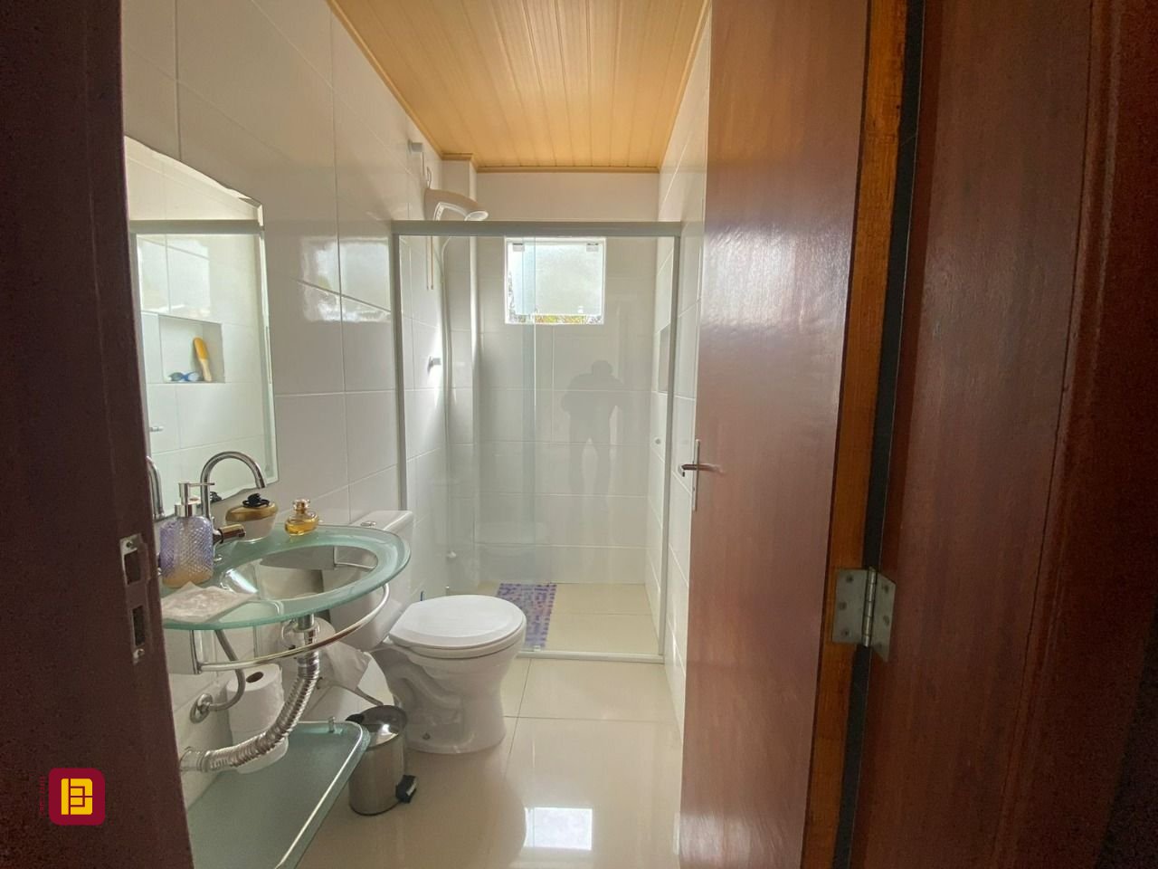 Casa com 162m², 4 quartos (sendo 2 suítes), 6 garagens, no bairro Cachoeira do Bom Jesus em Florianópolis