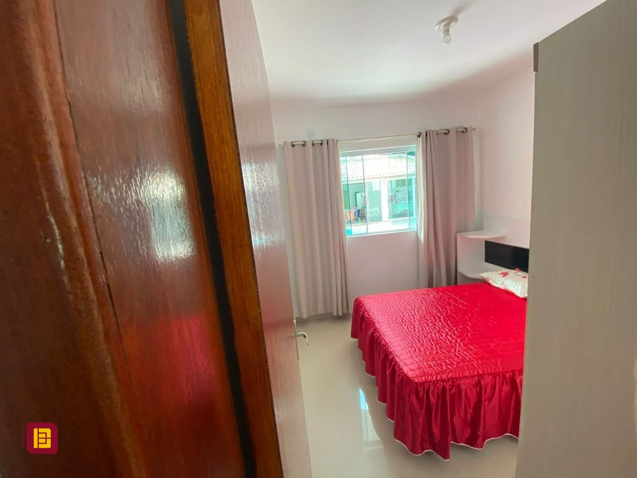 Casa com 162m², 4 quartos (sendo 2 suítes), 6 garagens, no bairro Cachoeira do Bom Jesus em Florianópolis