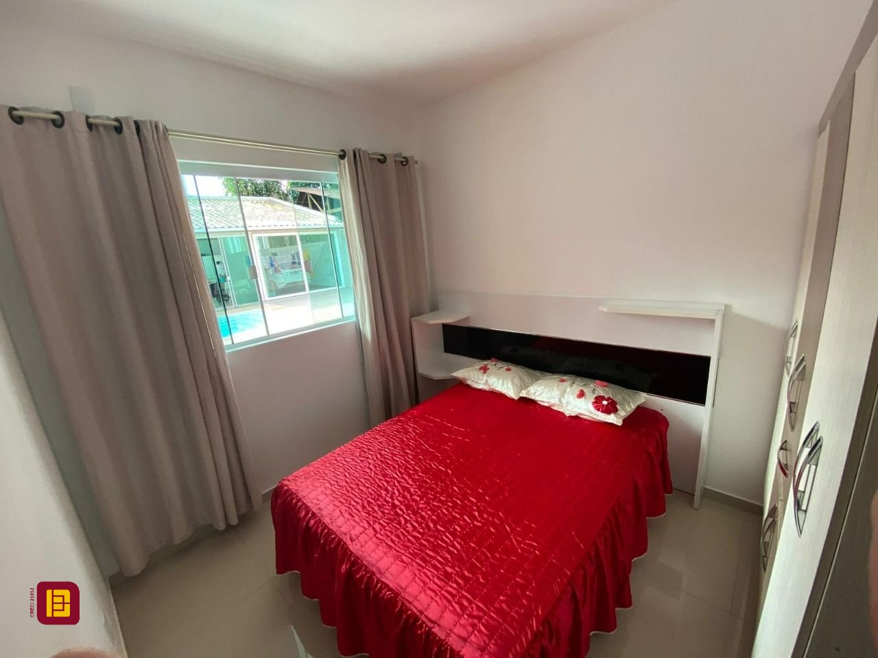 Casa com 162m², 4 quartos (sendo 2 suítes), 6 garagens, no bairro Cachoeira do Bom Jesus em Florianópolis