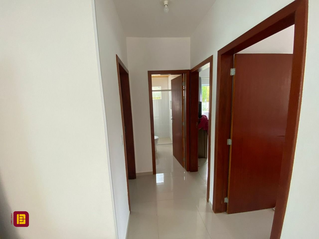 Casa com 162m², 4 quartos (sendo 2 suítes), 6 garagens, no bairro Cachoeira do Bom Jesus em Florianópolis