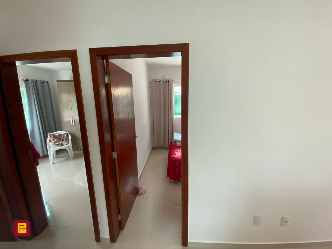 Casa com 162m², 4 quartos (sendo 2 suítes), 6 garagens, no bairro Cachoeira do Bom Jesus em Florianópolis