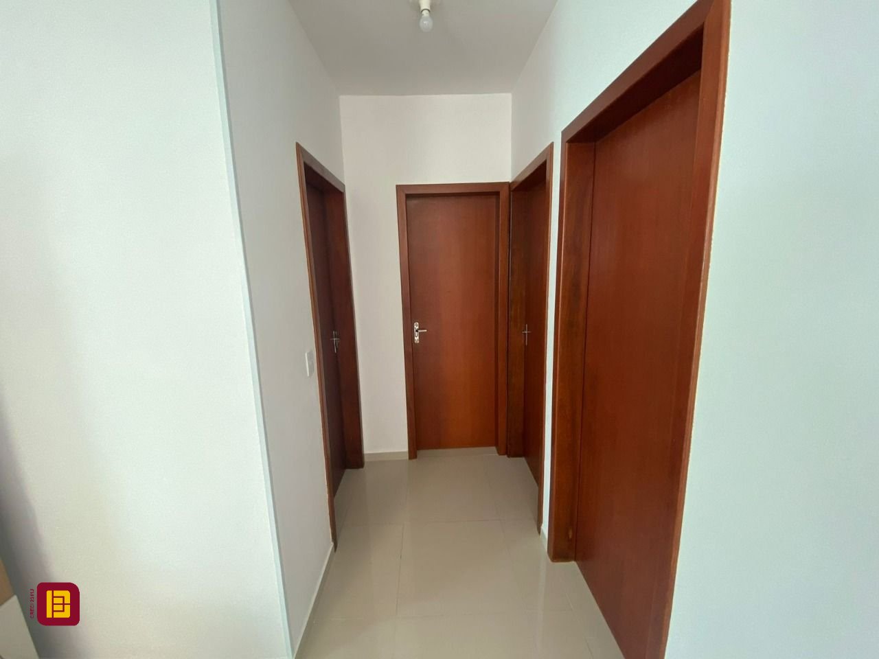 Casa com 162m², 4 quartos (sendo 2 suítes), 6 garagens, no bairro Cachoeira do Bom Jesus em Florianópolis