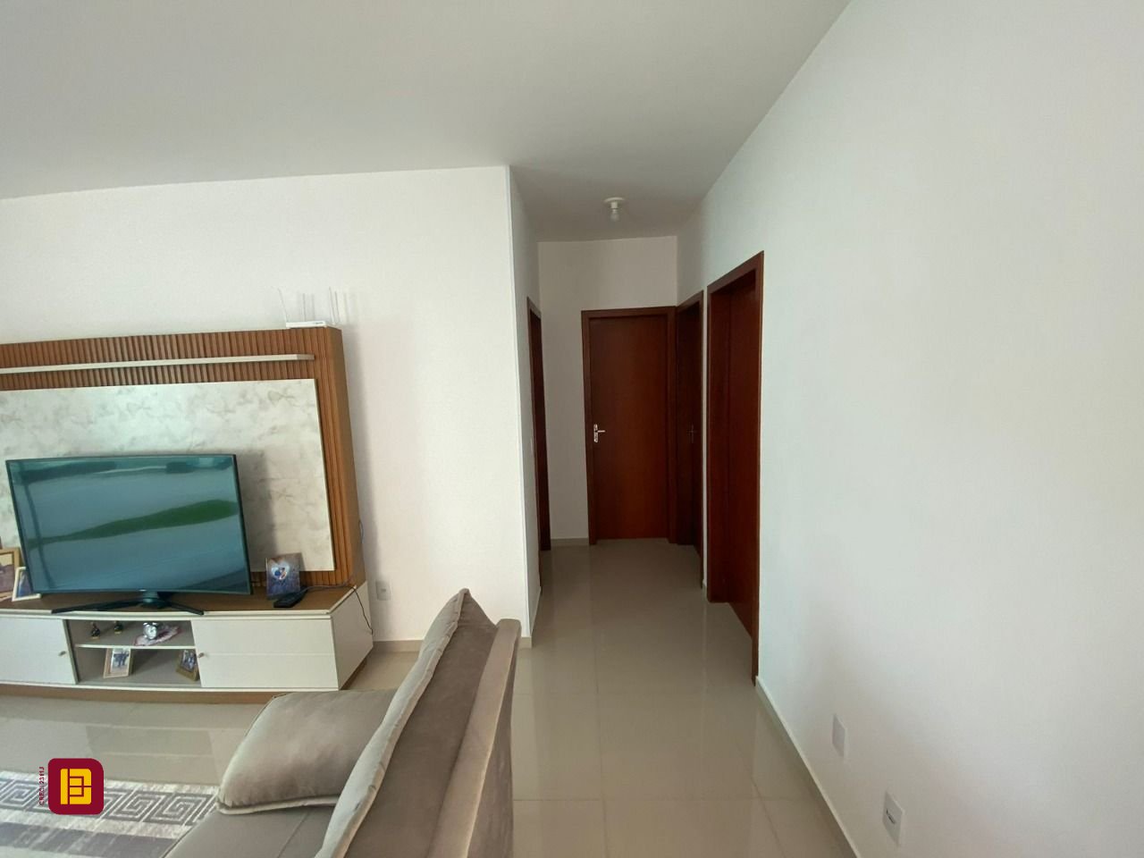 Casa com 162m², 4 quartos (sendo 2 suítes), 6 garagens, no bairro Cachoeira do Bom Jesus em Florianópolis