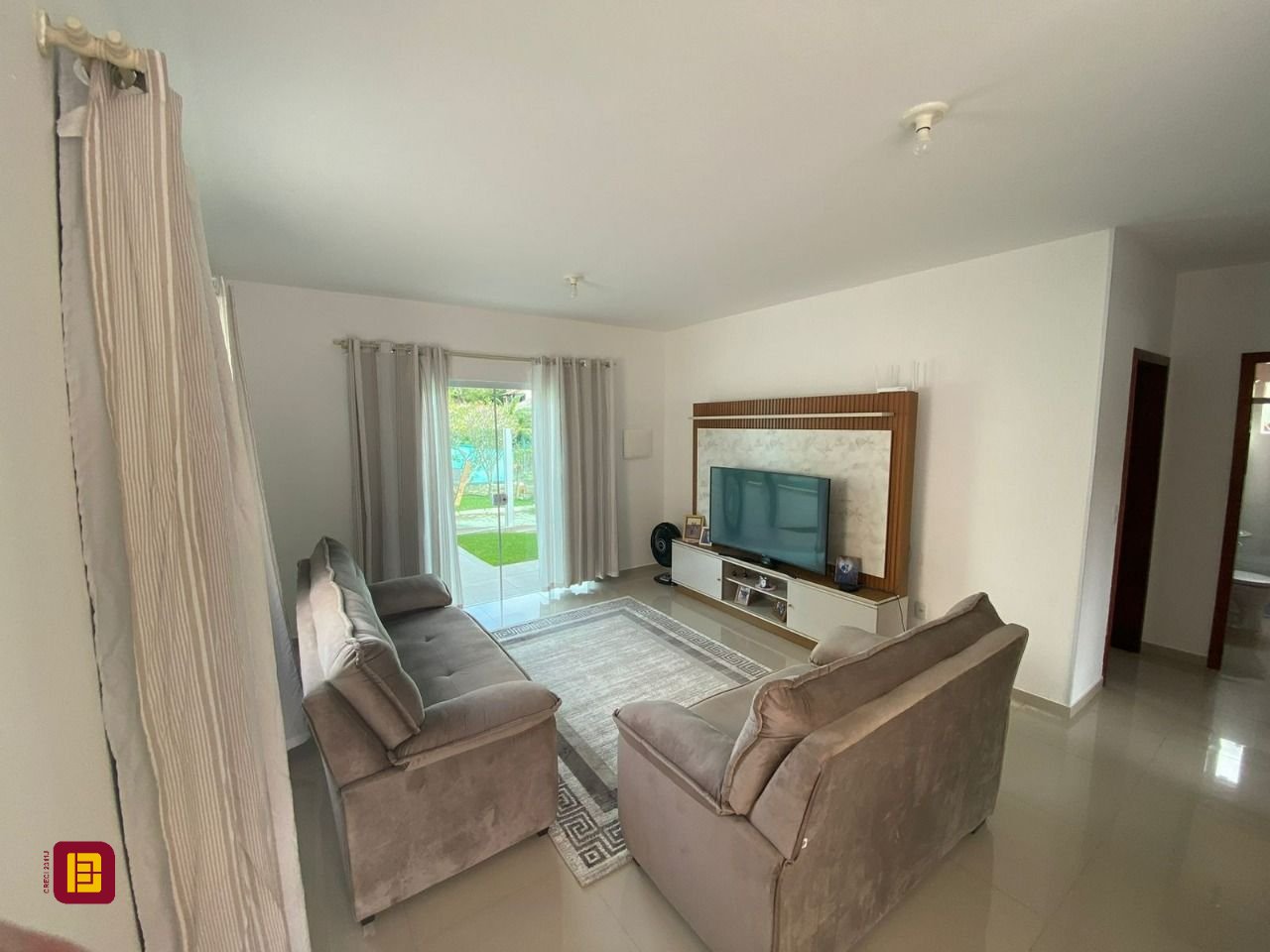 Casa com 162m², 4 quartos (sendo 2 suítes), 6 garagens, no bairro Cachoeira do Bom Jesus em Florianópolis