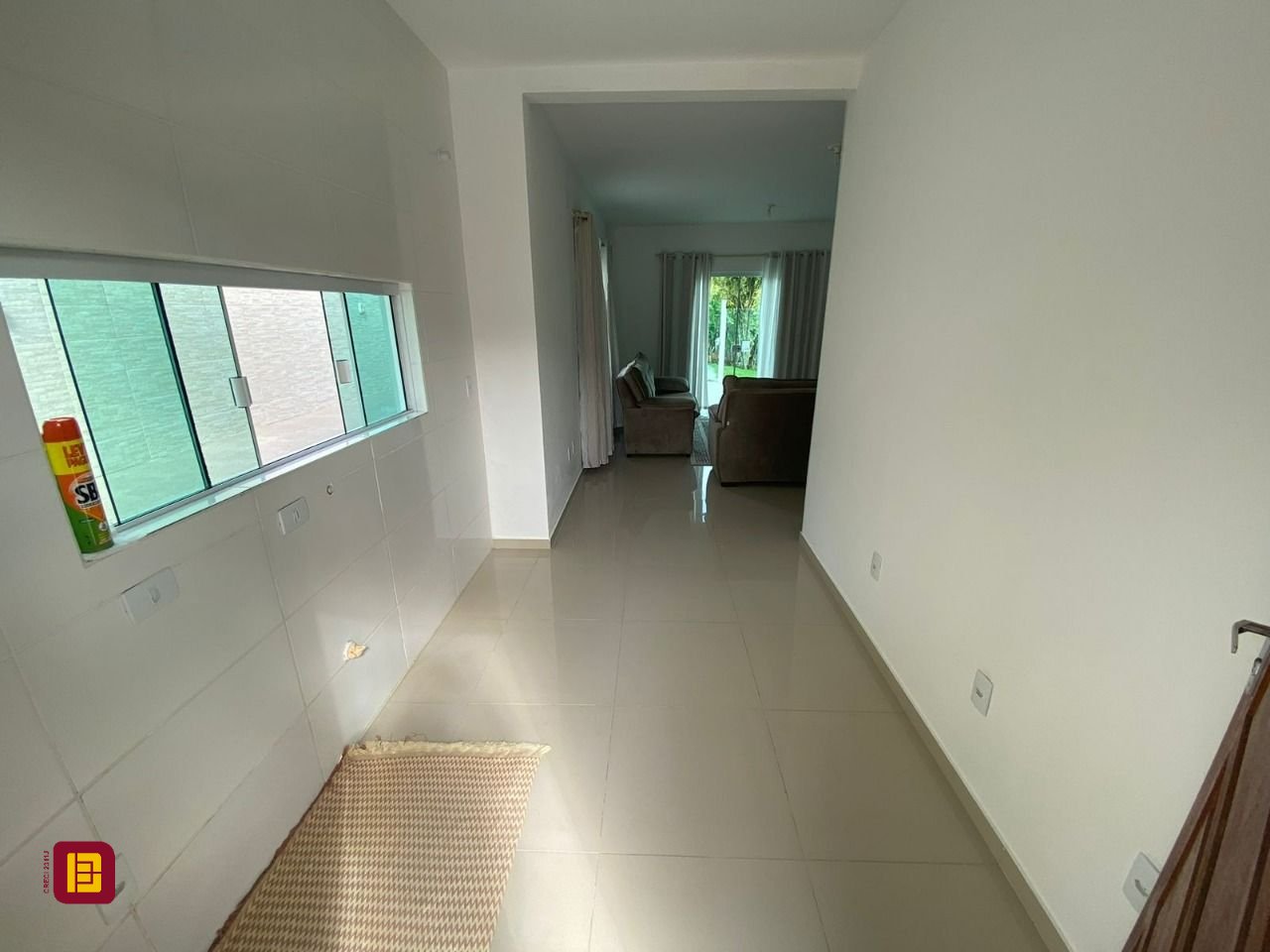 Casa com 162m², 4 quartos (sendo 2 suítes), 6 garagens, no bairro Cachoeira do Bom Jesus em Florianópolis