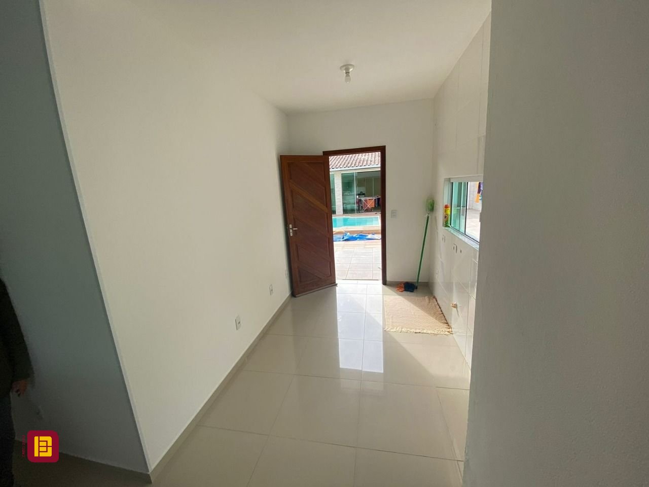 Casa com 162m², 4 quartos (sendo 2 suítes), 6 garagens, no bairro Cachoeira do Bom Jesus em Florianópolis