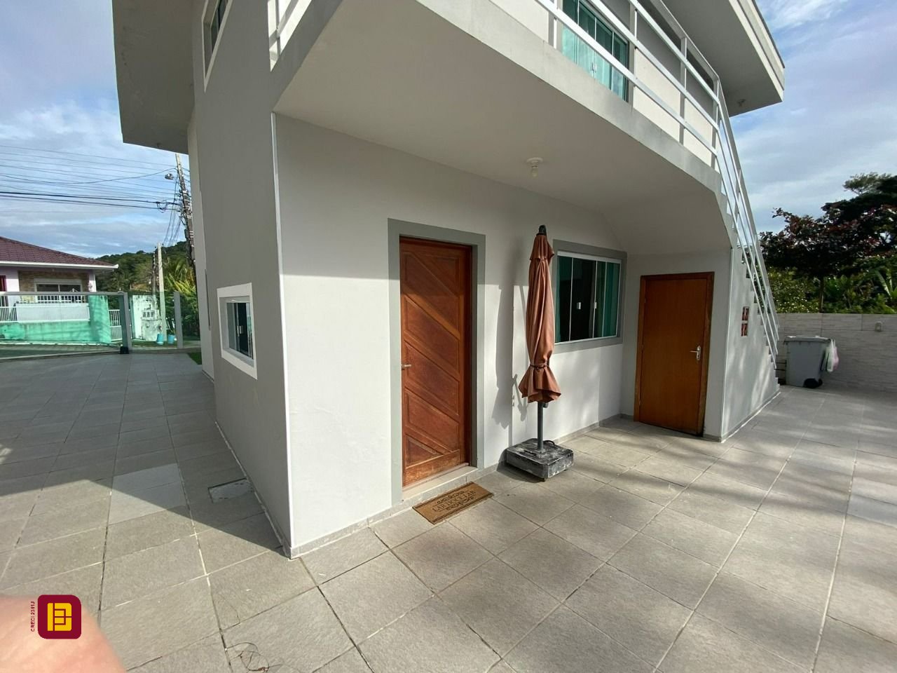 Casa com 162m², 4 quartos (sendo 2 suítes), 6 garagens, no bairro Cachoeira do Bom Jesus em Florianópolis
