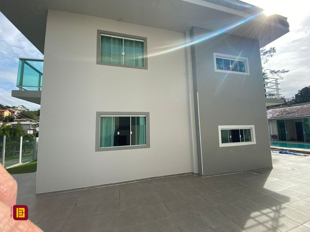 Casa com 162m², 4 quartos (sendo 2 suítes), 6 garagens, no bairro Cachoeira do Bom Jesus em Florianópolis