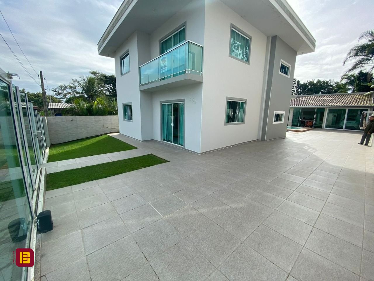 Casa com 162m², 4 quartos (sendo 2 suítes), 6 garagens, no bairro Cachoeira do Bom Jesus em Florianópolis
