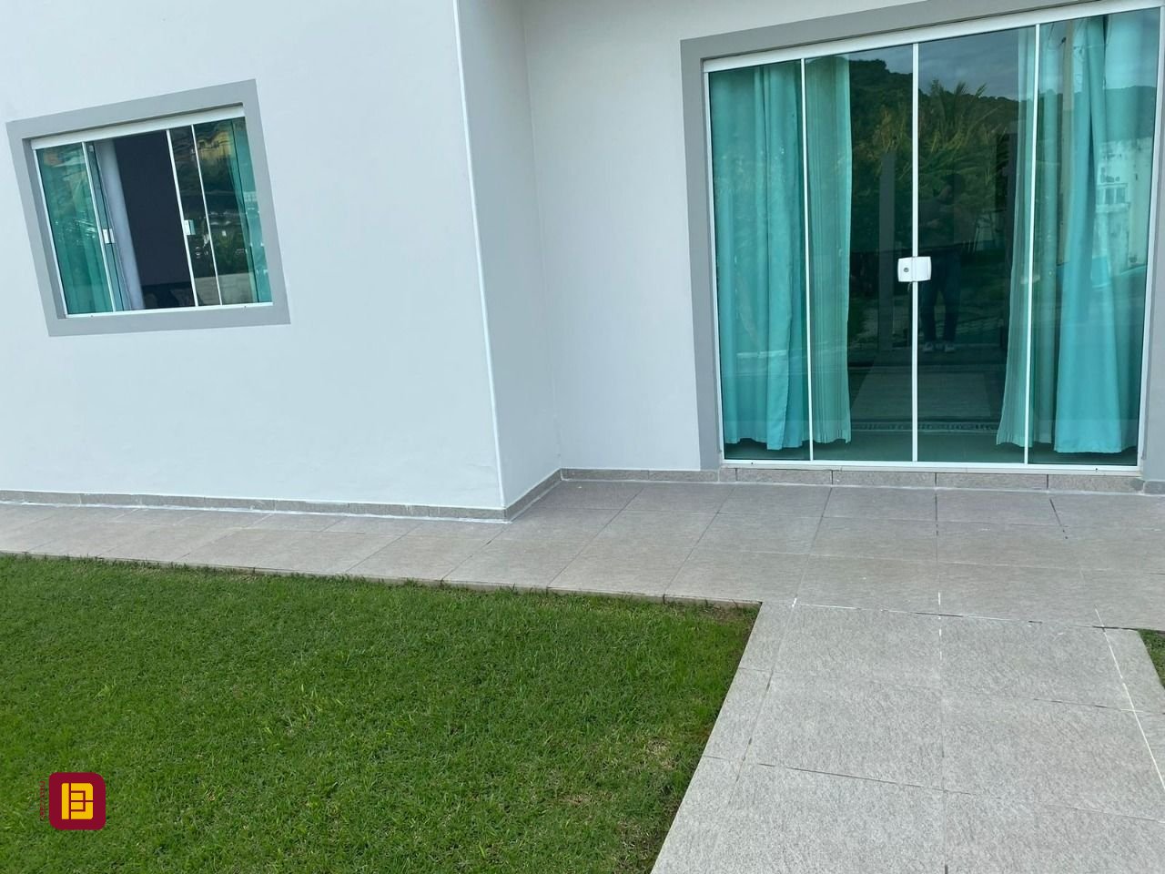 Casa com 162m², 4 quartos (sendo 2 suítes), 6 garagens, no bairro Cachoeira do Bom Jesus em Florianópolis