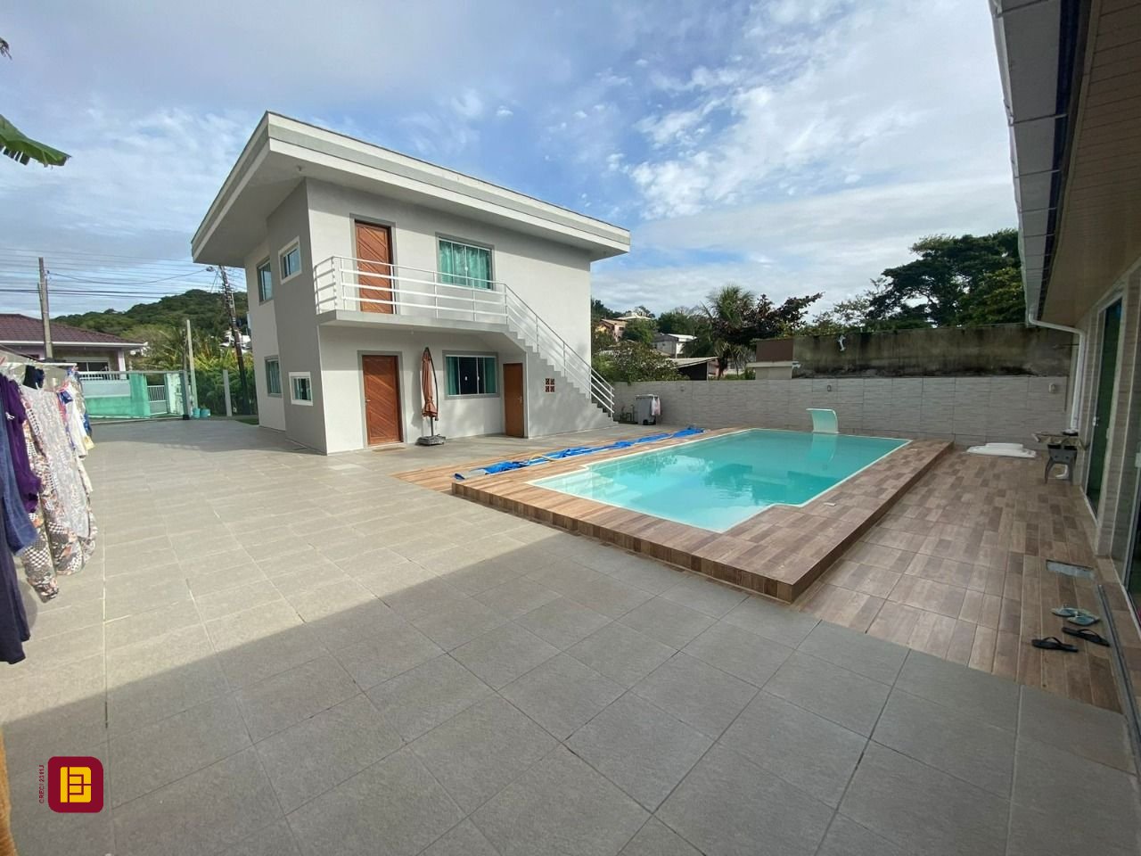 Casa com 162m², 4 quartos (sendo 2 suítes), 6 garagens, no bairro Cachoeira do Bom Jesus em Florianópolis