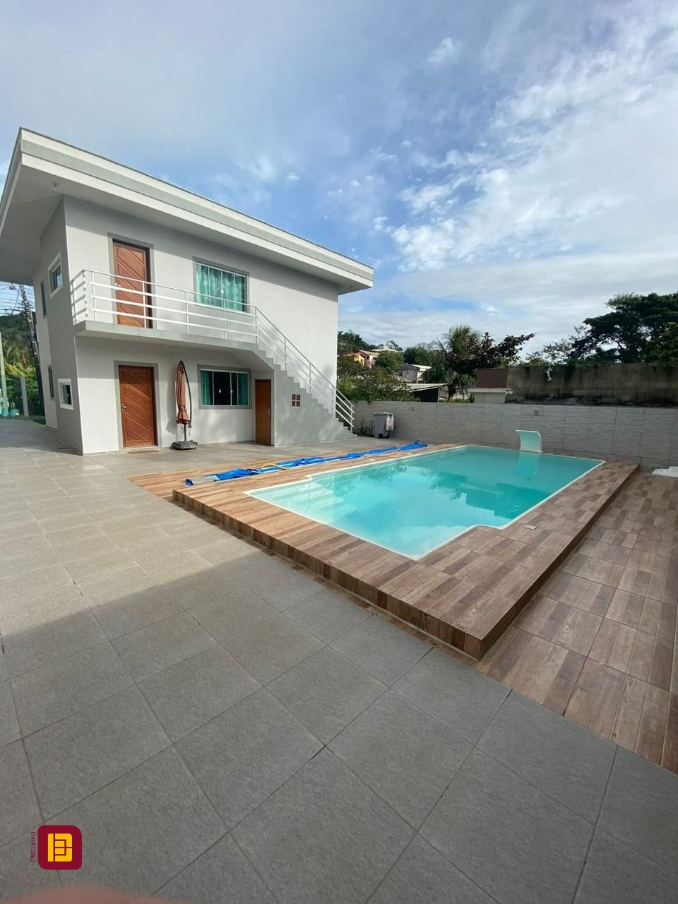 Casa com 162m², 4 quartos (sendo 2 suítes), 6 garagens, no bairro Cachoeira do Bom Jesus em Florianópolis