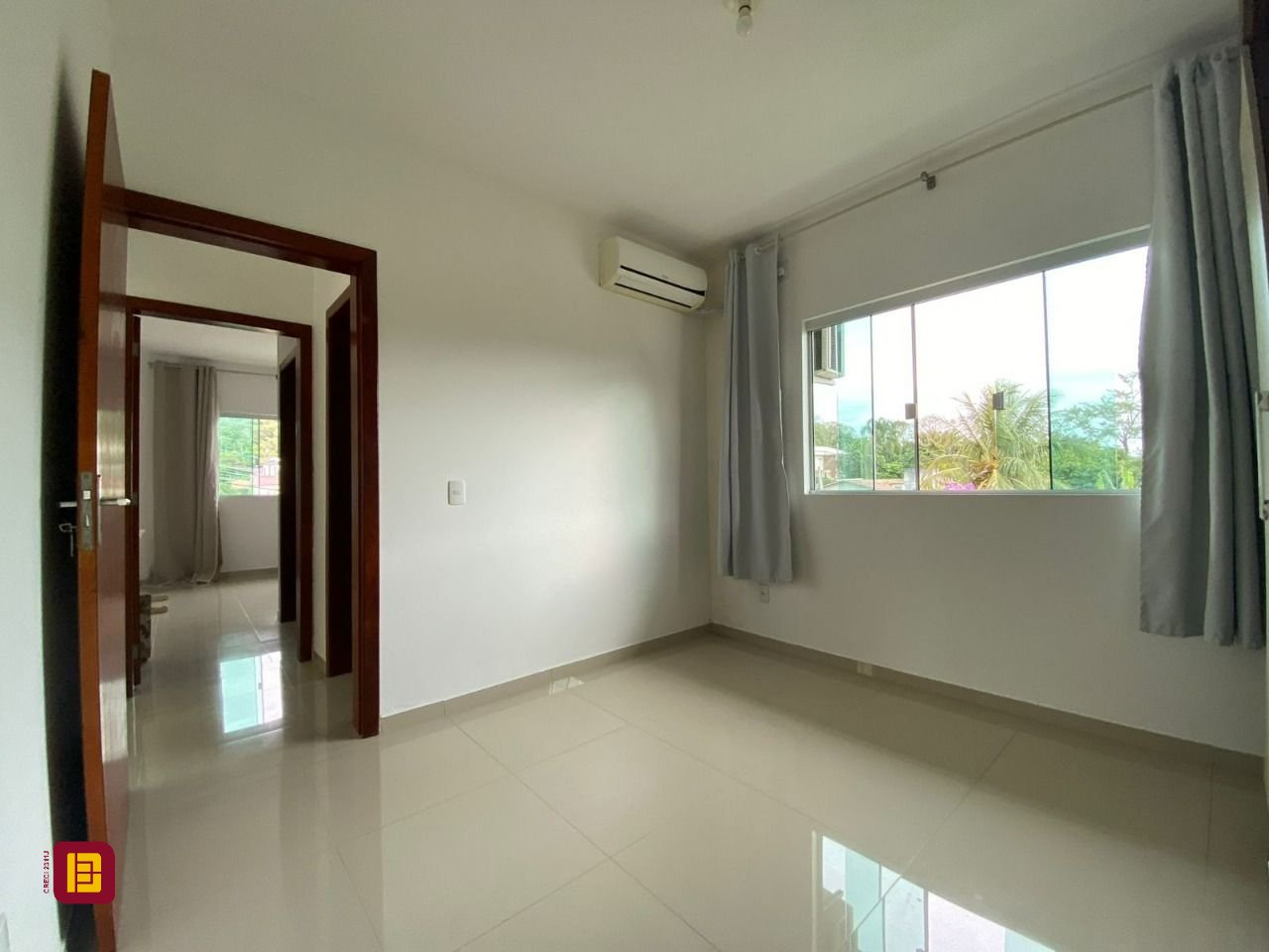 Casa com 162m², 4 quartos (sendo 2 suítes), 6 garagens, no bairro Cachoeira do Bom Jesus em Florianópolis