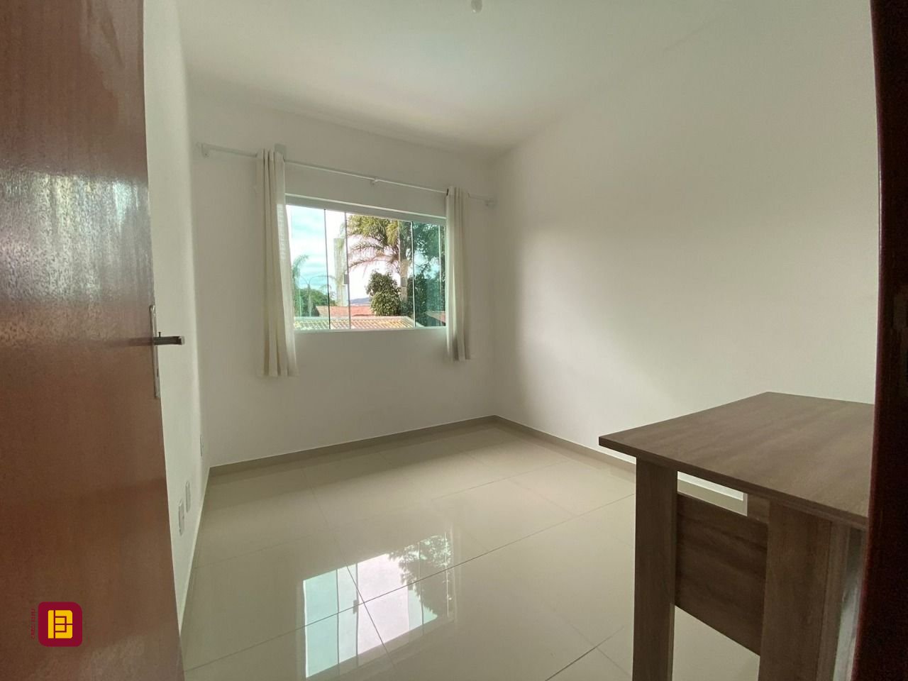 Casa com 162m², 4 quartos (sendo 2 suítes), 6 garagens, no bairro Cachoeira do Bom Jesus em Florianópolis