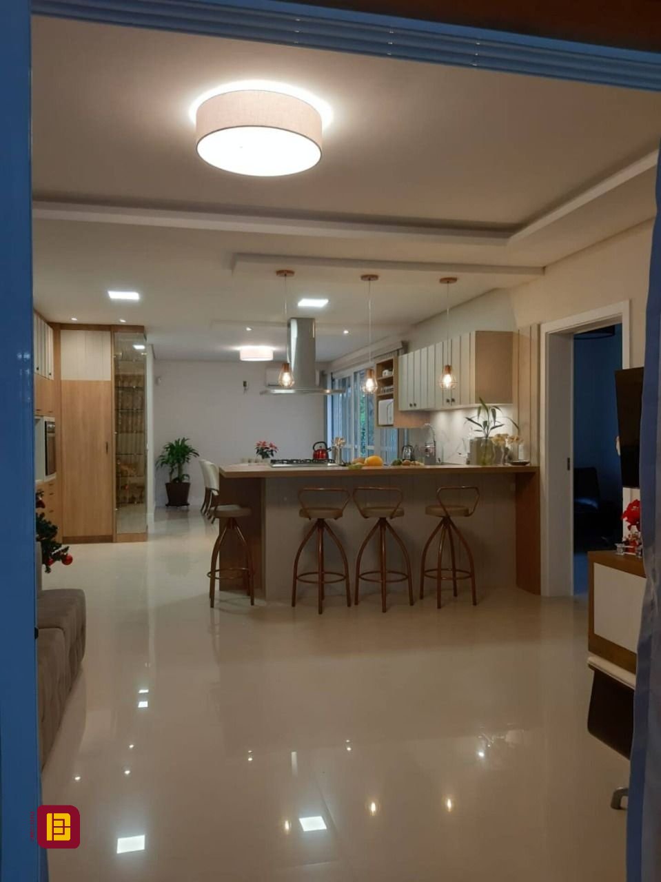 Casa com 190m², 3 quartos (sendo 2 suítes), 3 garagens, no bairro Daniela em Florianópolis