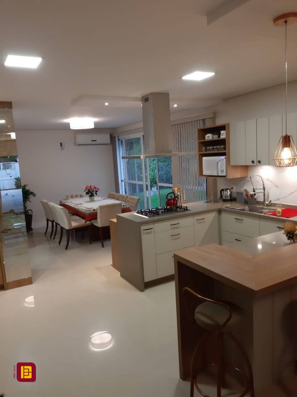 Casa com 190m², 3 quartos (sendo 2 suítes), 3 garagens, no bairro Daniela em Florianópolis