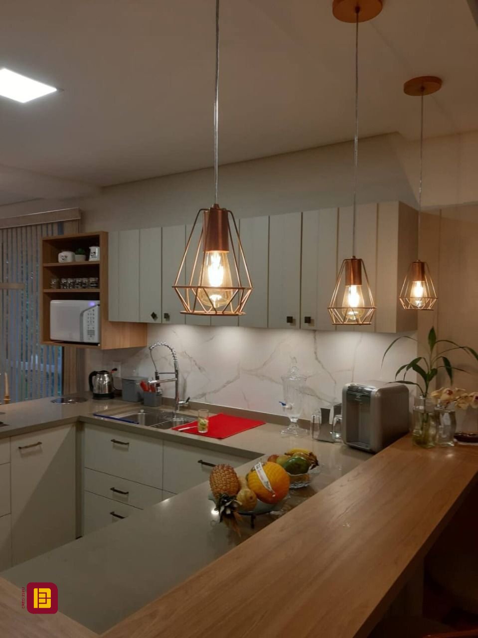 Casa com 190m², 3 quartos (sendo 2 suítes), 3 garagens, no bairro Daniela em Florianópolis