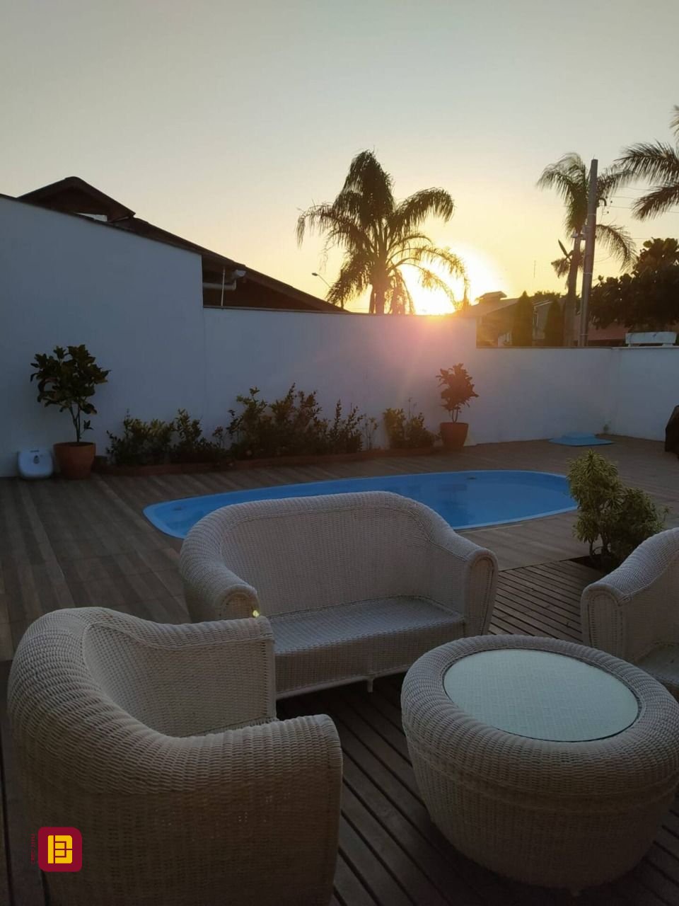 Casa com 190m², 3 quartos (sendo 2 suítes), 3 garagens, no bairro Daniela em Florianópolis
