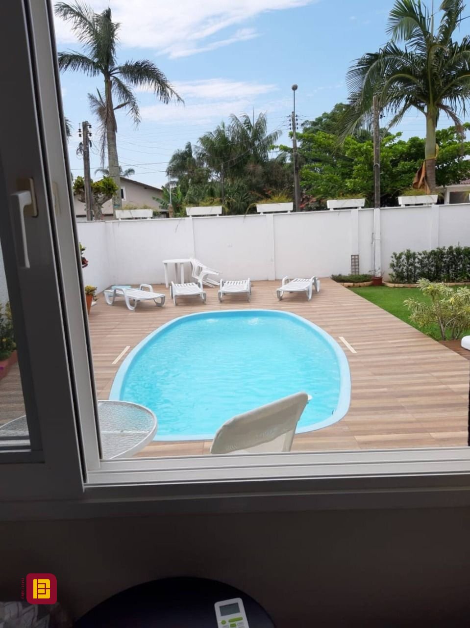 Casa com 190m², 3 quartos (sendo 2 suítes), 3 garagens, no bairro Daniela em Florianópolis
