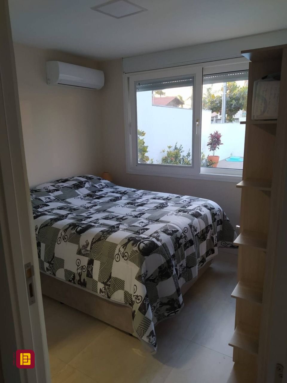 Casa com 190m², 3 quartos (sendo 2 suítes), 3 garagens, no bairro Daniela em Florianópolis