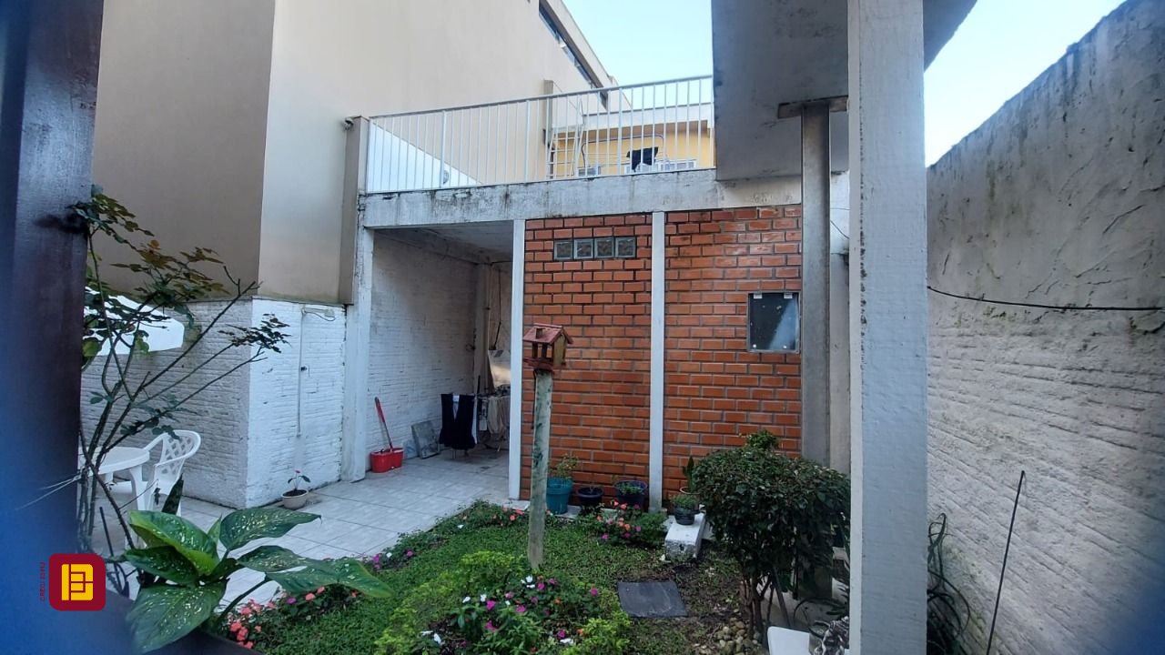 Hotel com 255m², 8 quartos, 2 garagens, no bairro Lagoa da Conceição em Florianópolis