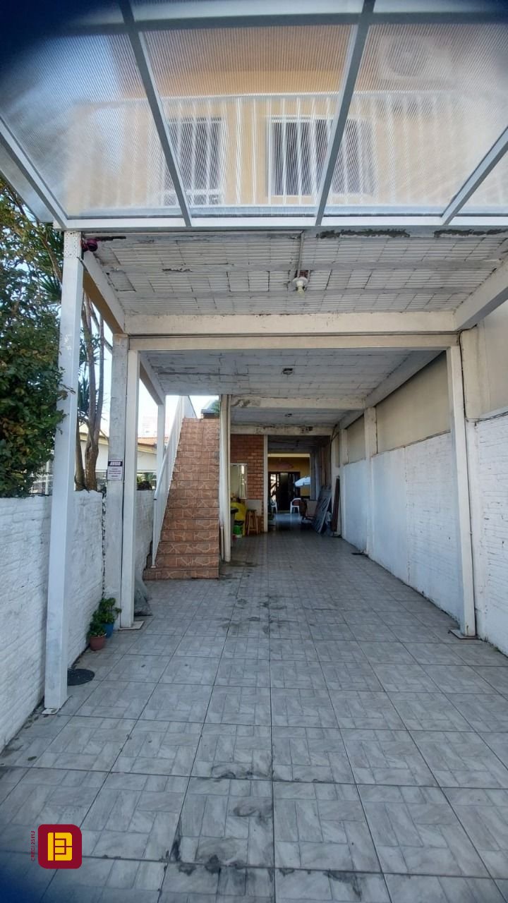 Hotel com 255m², 8 quartos, 2 garagens, no bairro Lagoa da Conceição em Florianópolis
