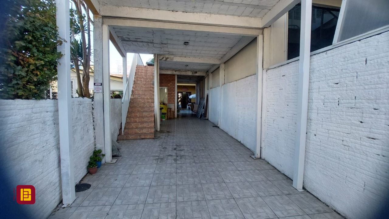 Hotel com 255m², 8 quartos, 2 garagens, no bairro Lagoa da Conceição em Florianópolis