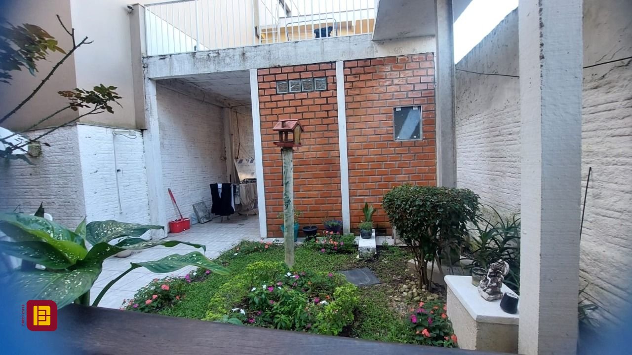 Hotel com 255m², 8 quartos, 2 garagens, no bairro Lagoa da Conceição em Florianópolis