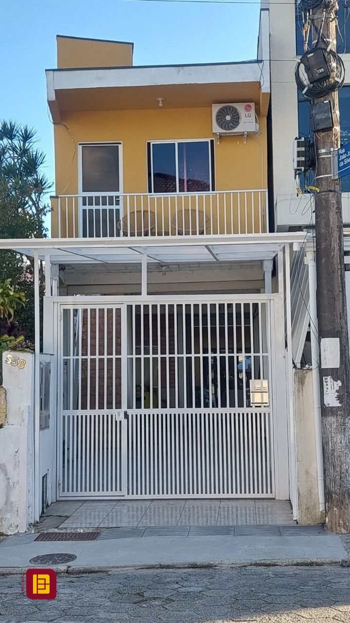 Hotel com 255m², 8 quartos, 2 garagens, no bairro Lagoa da Conceição em Florianópolis