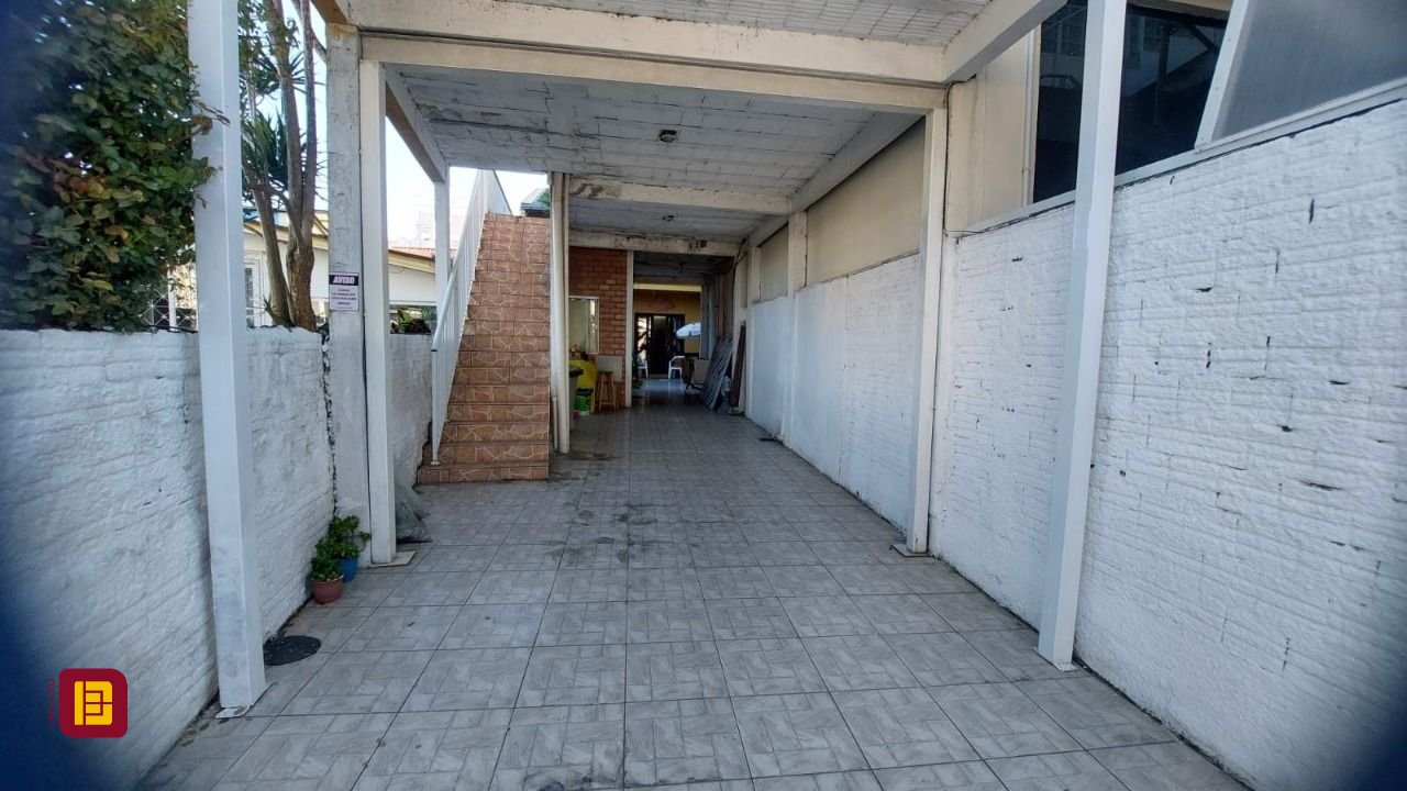 Hotel com 255m², 8 quartos, 2 garagens, no bairro Lagoa da Conceição em Florianópolis