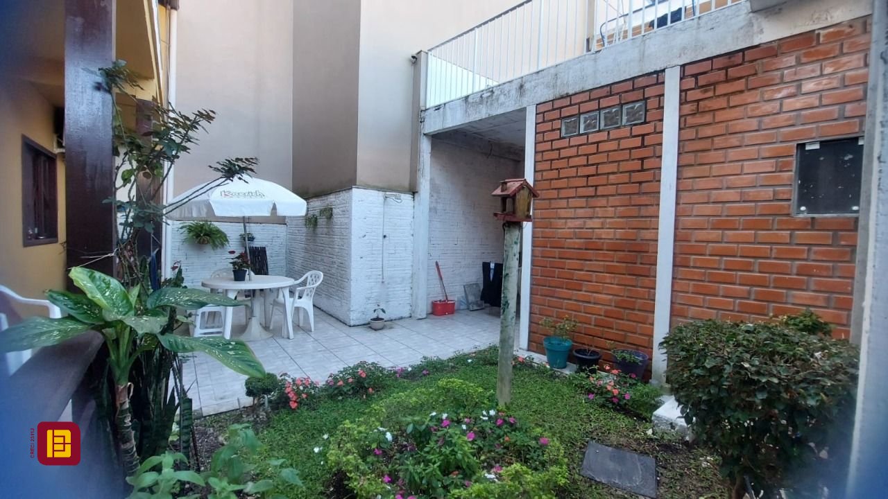 Hotel com 255m², 8 quartos, 2 garagens, no bairro Lagoa da Conceição em Florianópolis