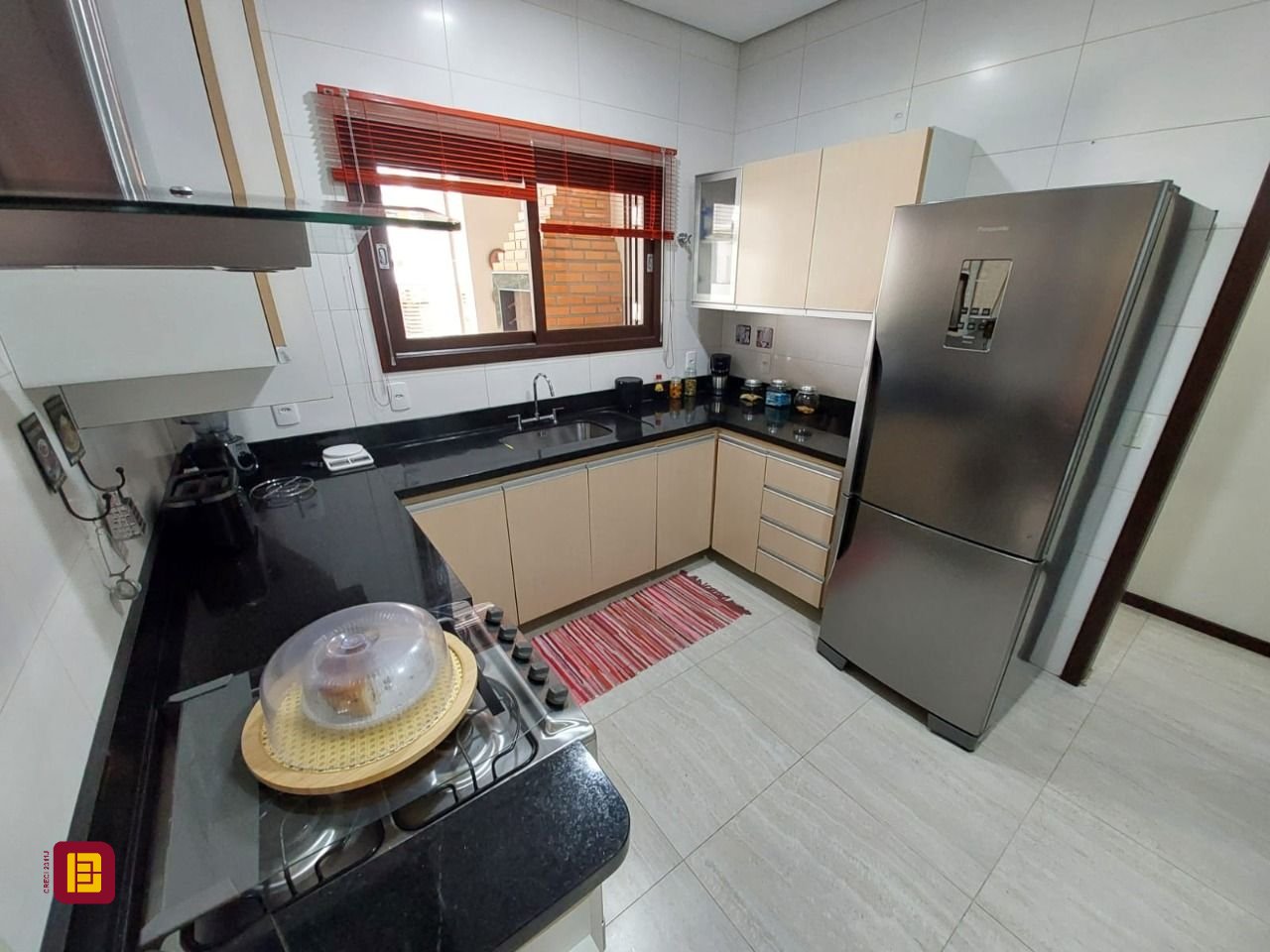 Casa com 220m², 6 quartos (sendo 2 suítes), 2 garagens, no bairro Córrego Grande em Florianópolis