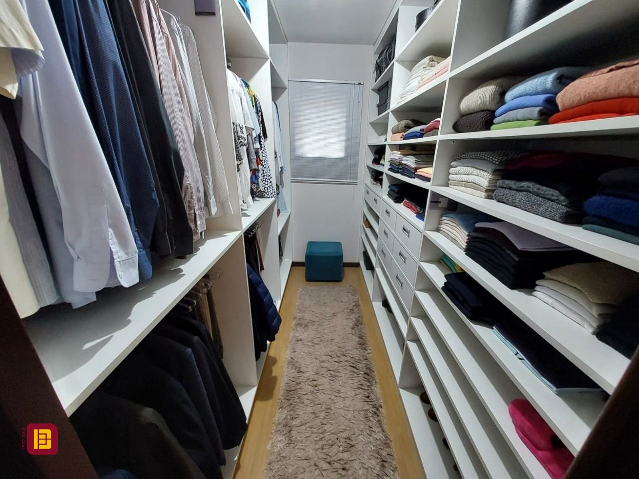 Casa com 220m², 6 quartos (sendo 2 suítes), 2 garagens, no bairro Córrego Grande em Florianópolis