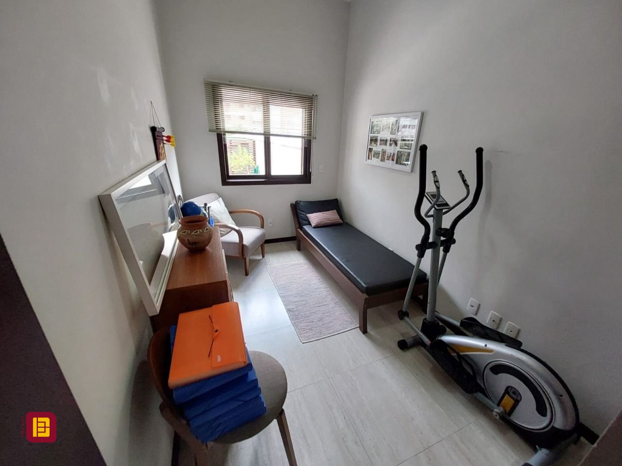 Casa com 220m², 6 quartos (sendo 2 suítes), 2 garagens, no bairro Córrego Grande em Florianópolis