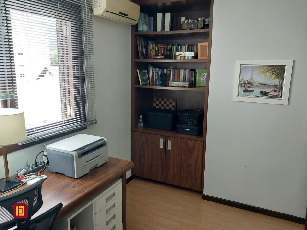 Casa com 220m², 6 quartos (sendo 2 suítes), 2 garagens, no bairro Córrego Grande em Florianópolis