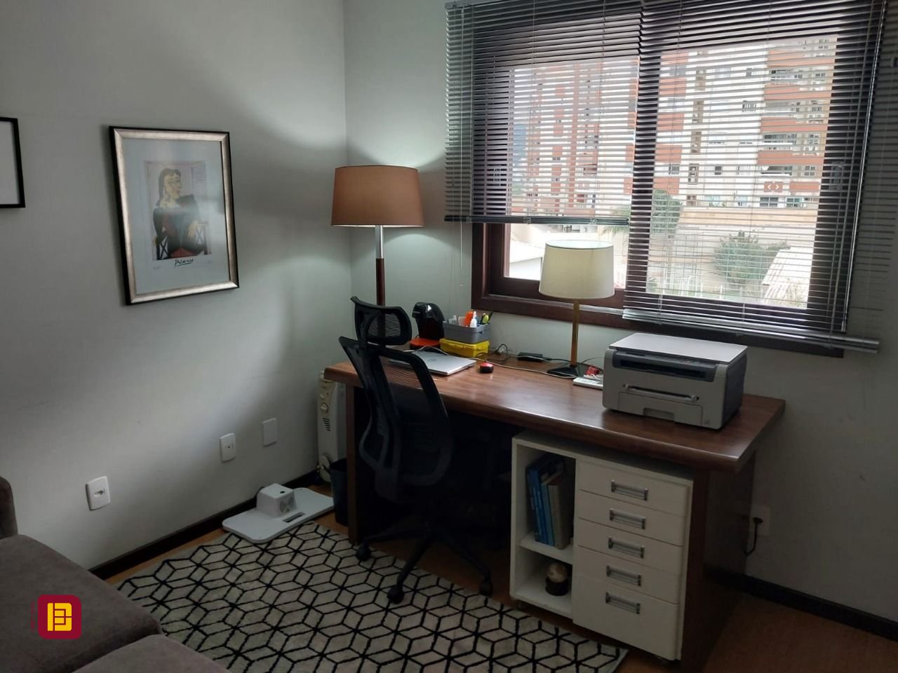 Casa com 220m², 6 quartos (sendo 2 suítes), 2 garagens, no bairro Córrego Grande em Florianópolis