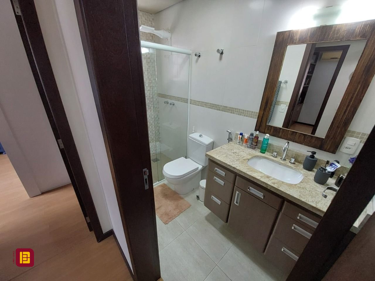 Casa com 220m², 6 quartos (sendo 2 suítes), 2 garagens, no bairro Córrego Grande em Florianópolis
