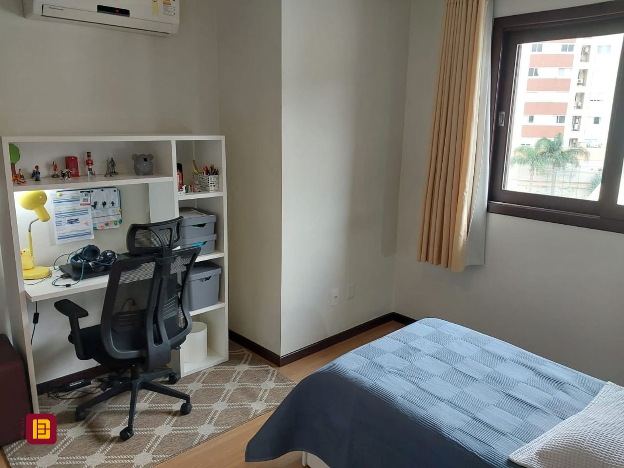 Casa com 220m², 6 quartos (sendo 2 suítes), 2 garagens, no bairro Córrego Grande em Florianópolis