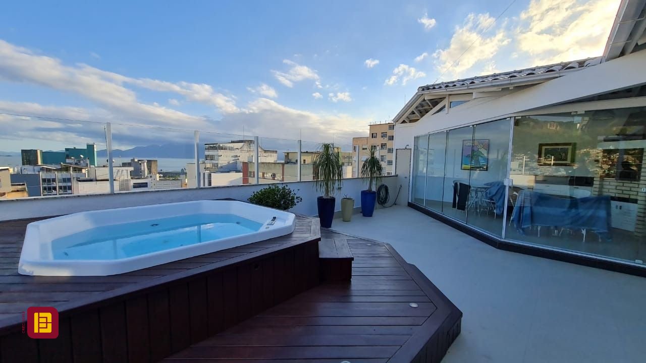 Cobertura com 173m², 2 quartos (sendo 1 suíte), 1 garagem, no bairro Centro em Florianópolis