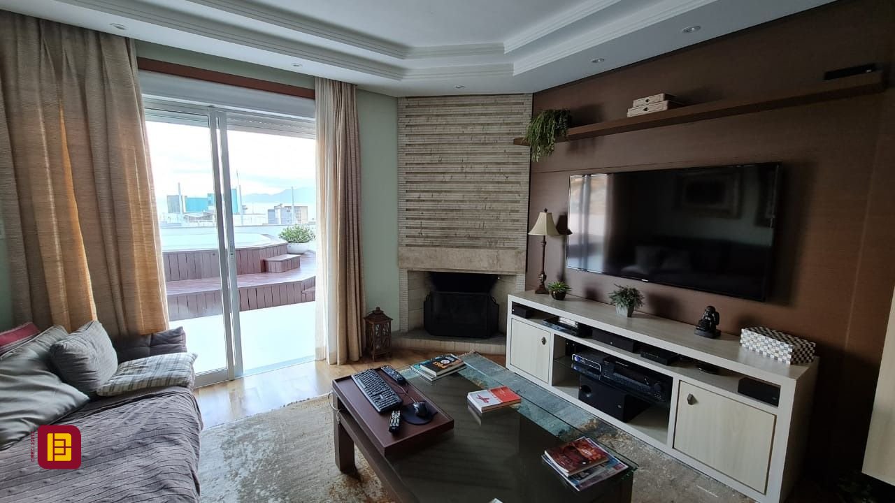 Cobertura com 173m², 2 quartos (sendo 1 suíte), 1 garagem, no bairro Centro em Florianópolis