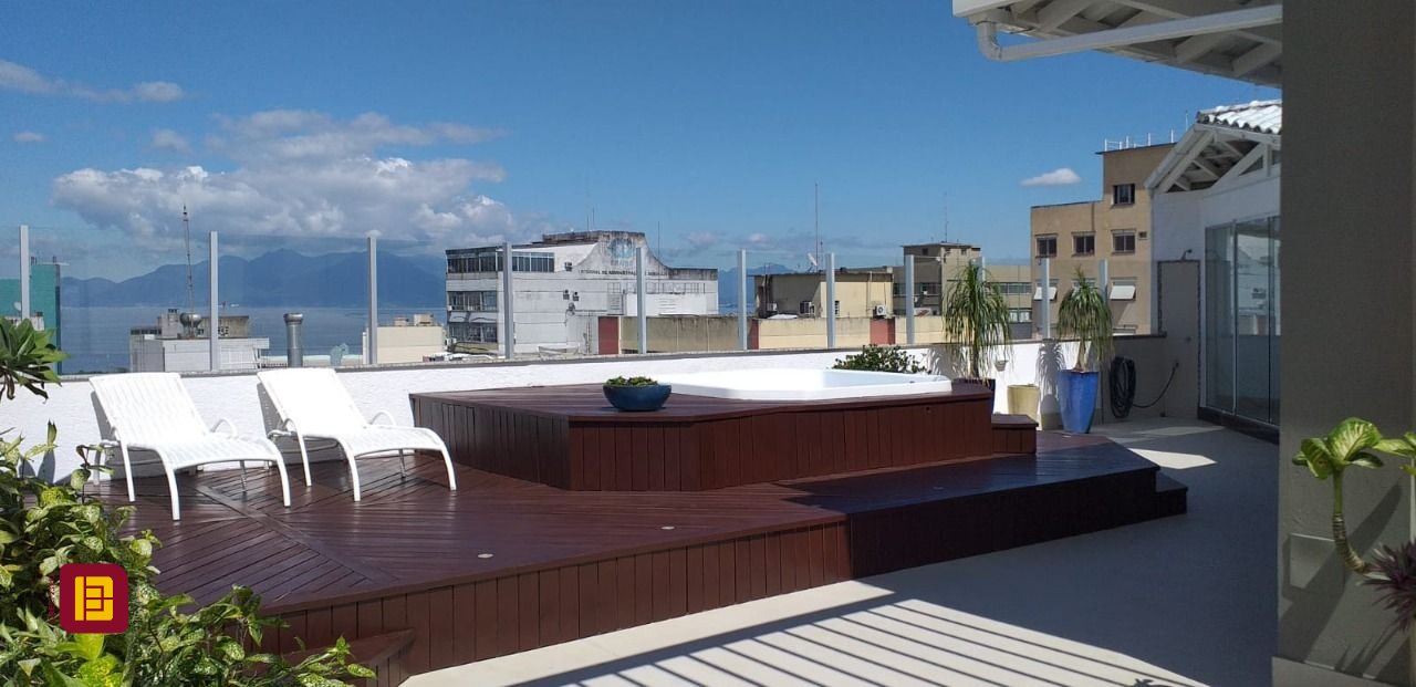 Cobertura com 173m², 2 quartos (sendo 1 suíte), 1 garagem, no bairro Centro em Florianópolis