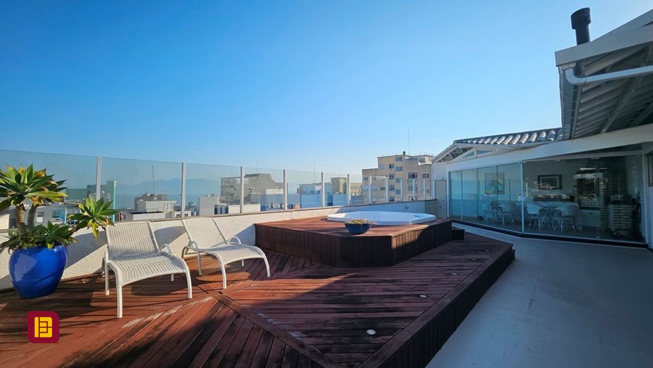 Cobertura com 173m², 2 quartos (sendo 1 suíte), 1 garagem, no bairro Centro em Florianópolis