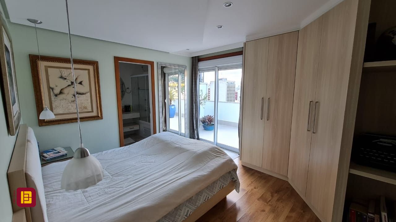 Cobertura com 173m², 2 quartos (sendo 1 suíte), 1 garagem, no bairro Centro em Florianópolis