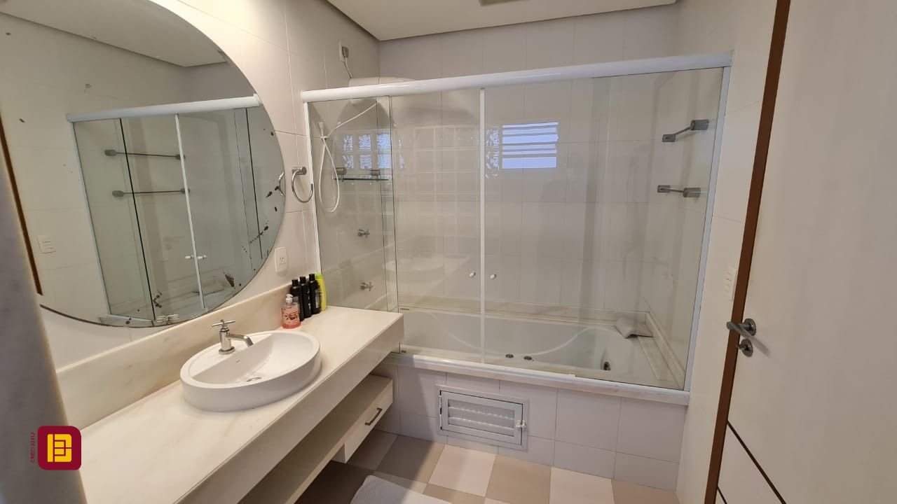 Cobertura com 173m², 2 quartos (sendo 1 suíte), 1 garagem, no bairro Centro em Florianópolis