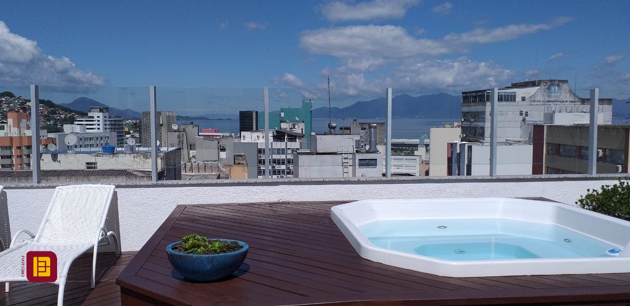 Cobertura com 173m², 2 quartos (sendo 1 suíte), 1 garagem, no bairro Centro em Florianópolis